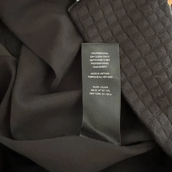 🖤 **Brand New! Alice and Olivia Quilted A-Line Mini Skirt (10)** 🖤