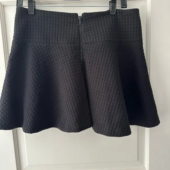 🖤 **Brand New! Alice and Olivia Quilted A-Line Mini Skirt (10)** 🖤