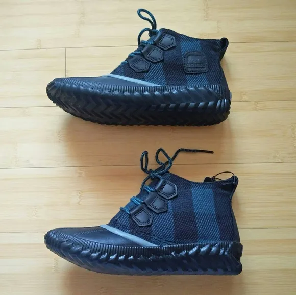 -NEW- Women's Sorel Out N About Plus Boots/Booties 9