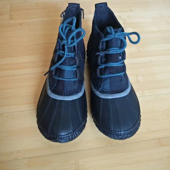-NEW- Women's Sorel Out N About Plus Boots/Booties 9