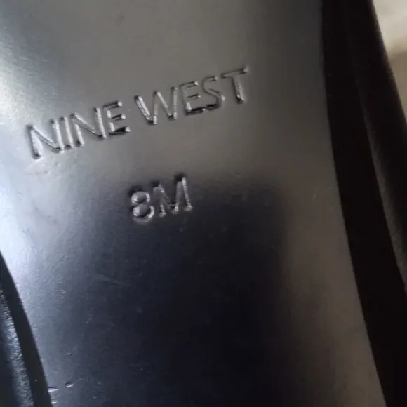 🆕⭐ NINE WEST black leather Dorsey flats