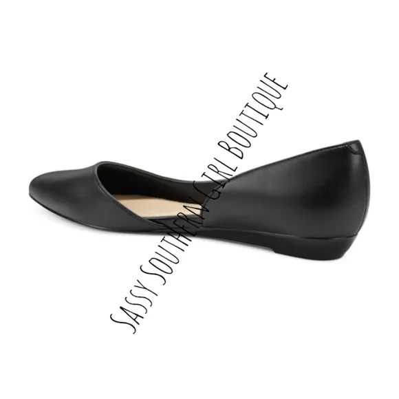 🆕⭐ NINE WEST black leather Dorsey flats