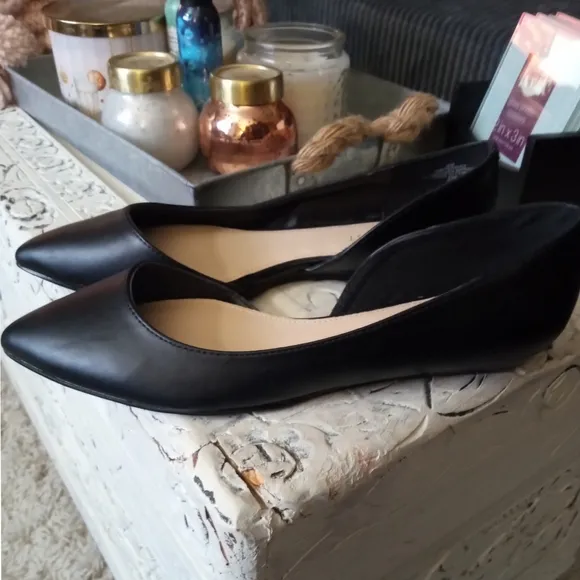 🆕⭐ NINE WEST black leather Dorsey flats