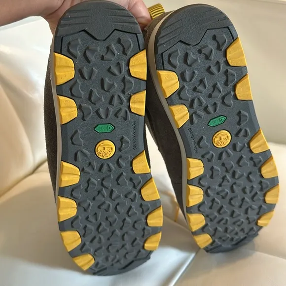 🎮 Timberland Earthkeeper GT Scramble Mid Nubuck Gray Yellow Kids Boots 4…