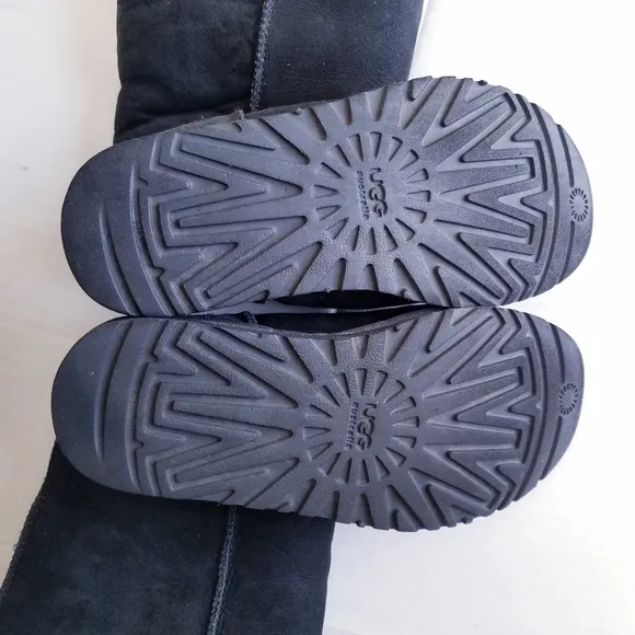 🌸 UGG | Classic Tall II Suede Sherpa lined Boots, size 6, Black
