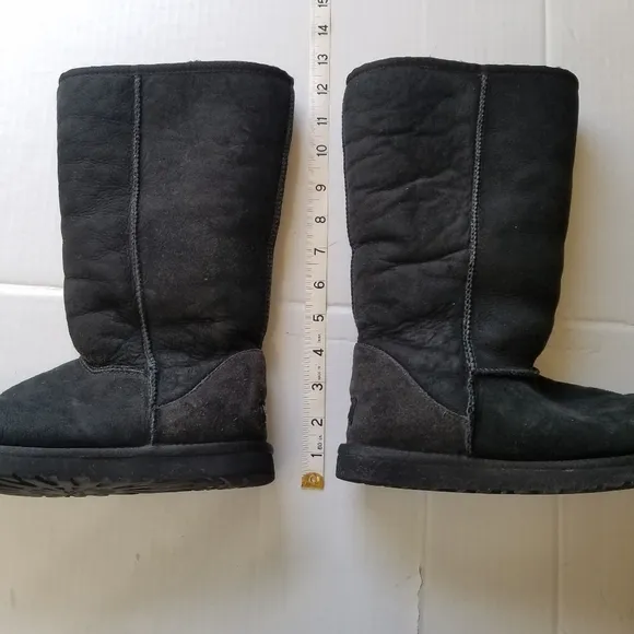 🌸 UGG | Classic Tall II Suede Sherpa lined Boots, size 6, Black