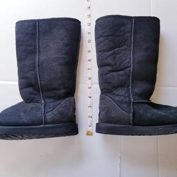 🌸 UGG | Classic Tall II Suede Sherpa lined Boots, size 6, Black