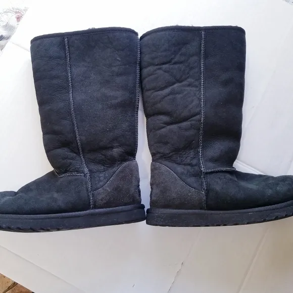 🌸 UGG | Classic Tall II Suede Sherpa lined Boots, size 6, Black