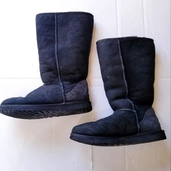🌸 UGG | Classic Tall II Suede Sherpa lined Boots, size 6, Black