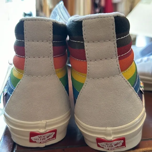#42❤️ BNWT VANS SK8 HI PRIDE SKATE SNEAKERS
