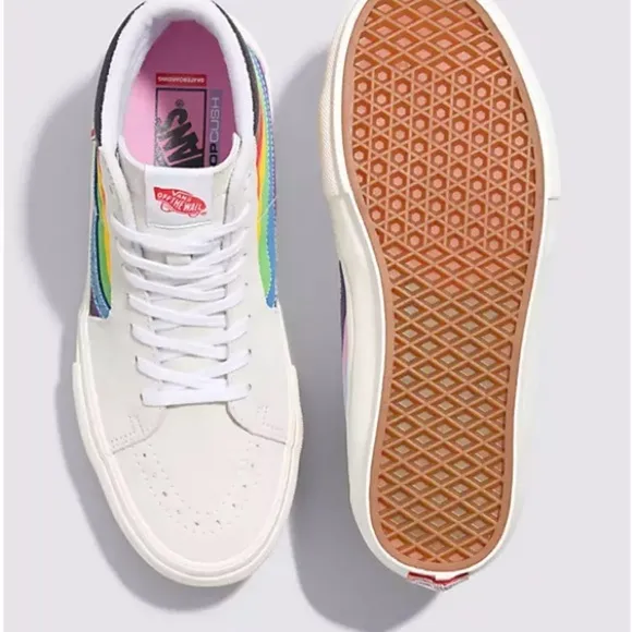 #42❤️ BNWT VANS SK8 HI PRIDE SKATE SNEAKERS