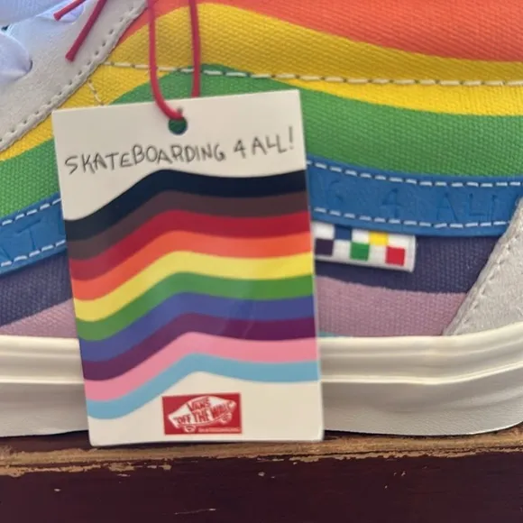 #42❤️ BNWT VANS SK8 HI PRIDE SKATE SNEAKERS
