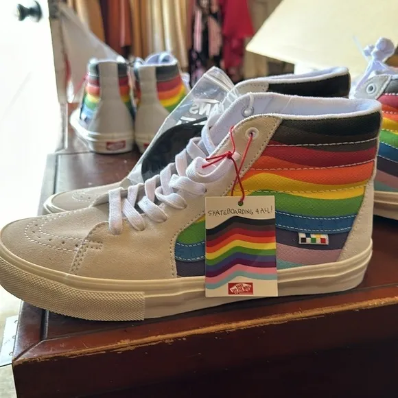 #42❤️ BNWT VANS SK8 HI PRIDE SKATE SNEAKERS