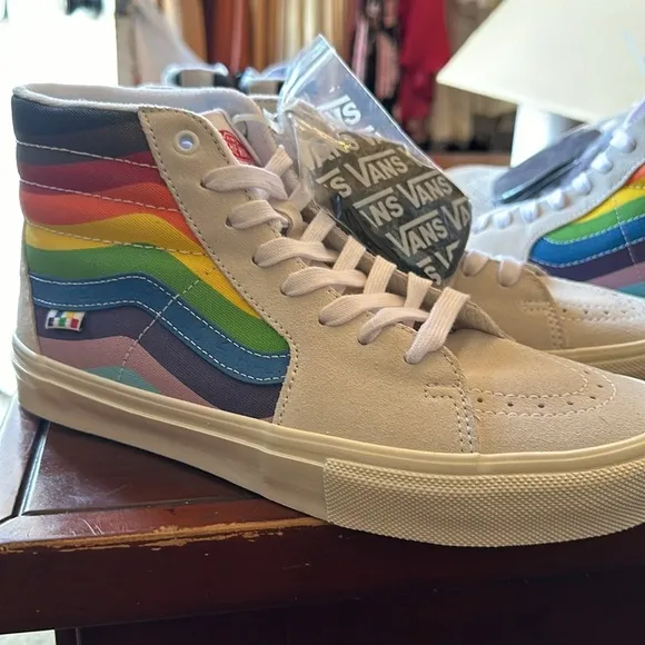 #42❤️ BNWT VANS SK8 HI PRIDE SKATE SNEAKERS