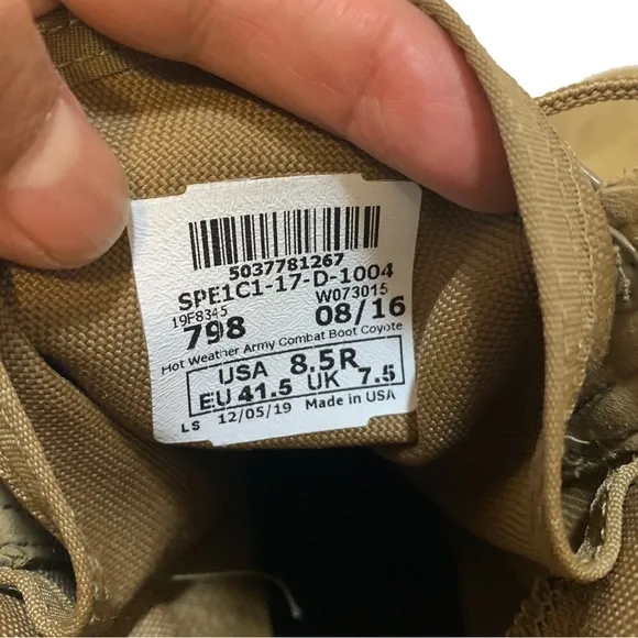 8.5 / Army combat boots hat weather
