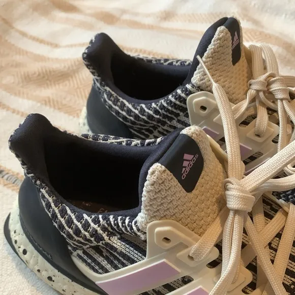 Adidas UltraBOOST 5.0 DNA Sneakers Size 6