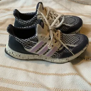 Adidas UltraBOOST 5.0 DNA Sneakers Size 6