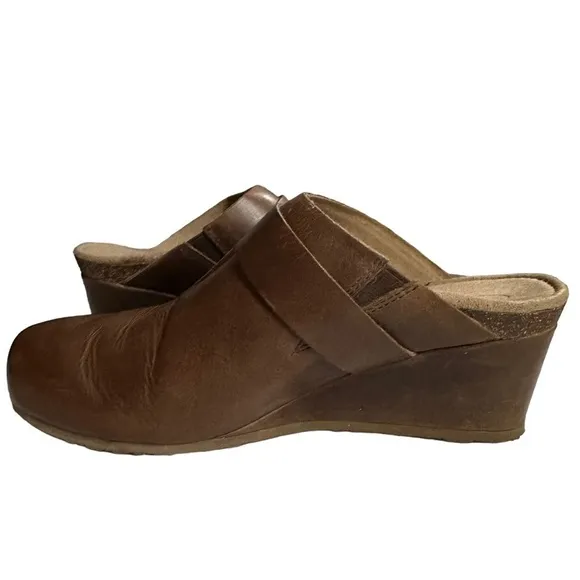 Aetrex Amelia Brown Slip-on Wedge Mule Shoe