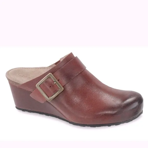 Aetrex Amelia Brown Slip-on Wedge Mule Shoe