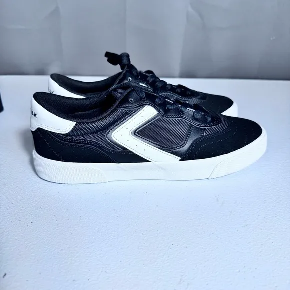 Airwalk Grip Retro Skaters Black and White Sneakers NWT Offers Welcome