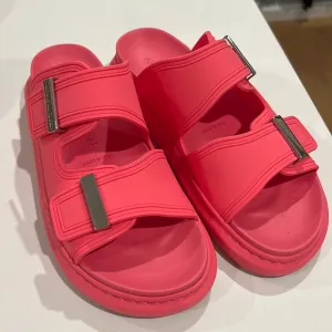 Alexander McQueen Two-Band Rubber Slides