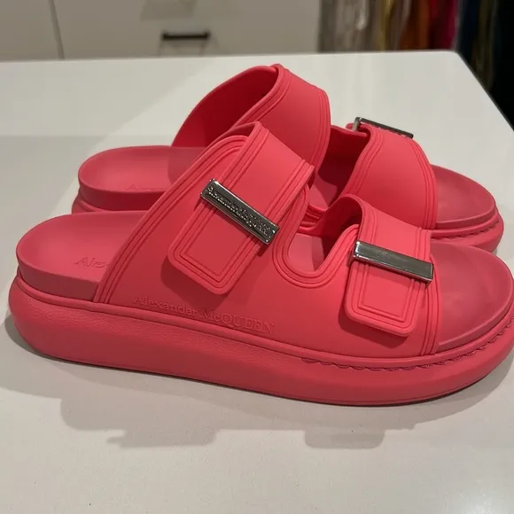 Alexander McQueen Two-Band Rubber Slides