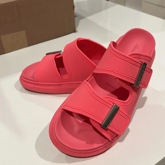 Alexander McQueen Two-Band Rubber Slides