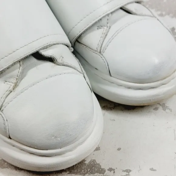 Alexander McQueen White Leather Oversized Grip Athleisure Running Sneakers E215