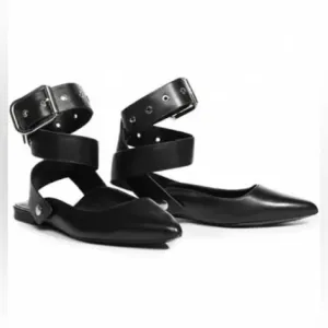 Alice   Olivia Lana Ankle Wrap Black Flats Sz-7.5