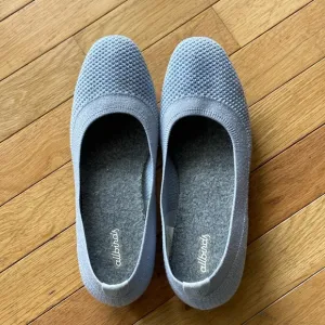 ALLBIRDS WOMENS TREE BREEZER SIZE 8.5