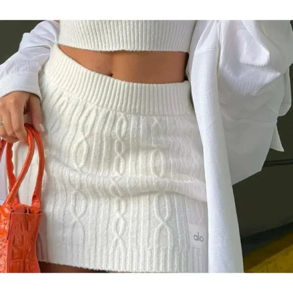 Alo Cable Knit Winter Bliss Mini Skirt Ivory Cream Stretchy Chunky Sweater Skort