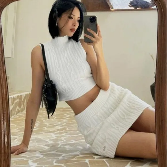 Alo Cable Knit Winter Bliss Mini Skirt Ivory Cream Stretchy Chunky Sweater Skort