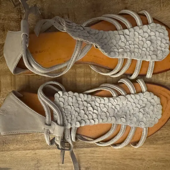 Antik batik light Gray grey Leather gladiator Sandals flats 41  NWOT