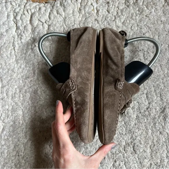 Aquatalia Journee Tassel Loafer Flats in Authentic Taupe Suede Size 6.5