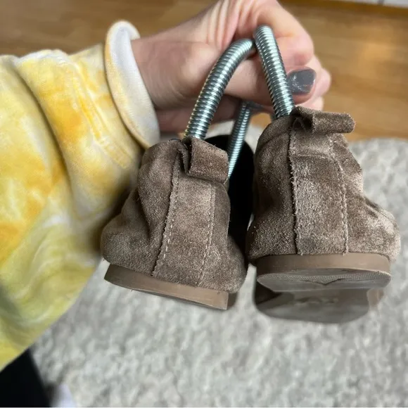 Aquatalia Journee Tassel Loafer Flats in Authentic Taupe Suede Size 6.5