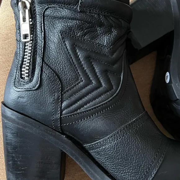 ASH UNO QUILTED BLACK ANKLE BOOTS