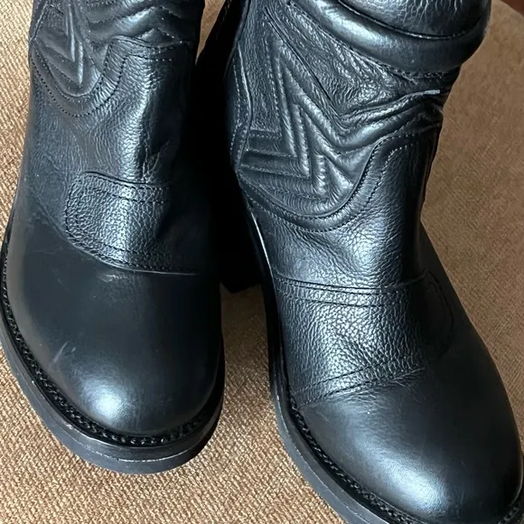 ASH UNO QUILTED BLACK ANKLE BOOTS