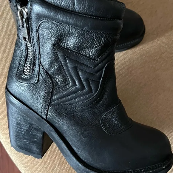 ASH UNO QUILTED BLACK ANKLE BOOTS