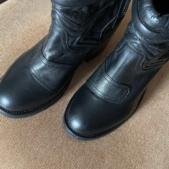 ASH UNO QUILTED BLACK ANKLE BOOTS