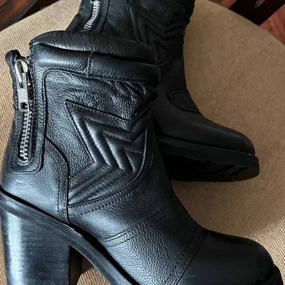 ASH UNO QUILTED BLACK ANKLE BOOTS