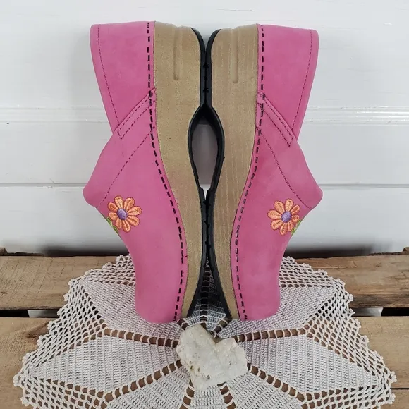 🌸AvaiaLable🌸Flower Power Dansko Pro Clog Pink  Embroidered Nubuck Suede Girls