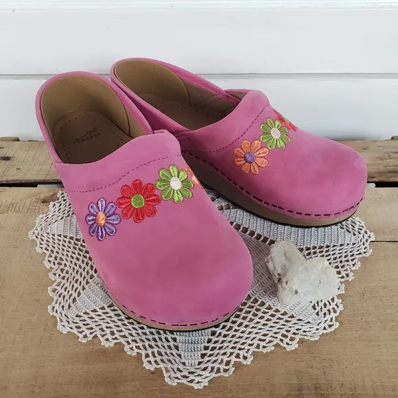 🌸AvaiaLable🌸Flower Power Dansko Pro Clog Pink  Embroidered Nubuck Suede Girls