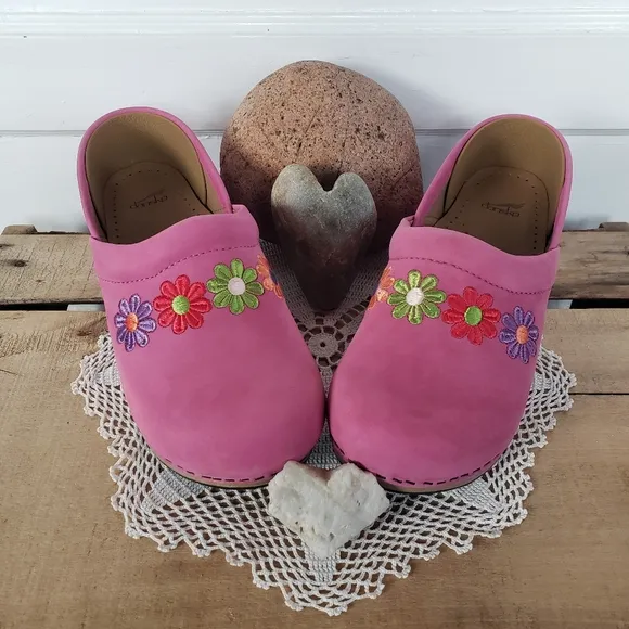 🌸AvaiaLable🌸Flower Power Dansko Pro Clog Pink  Embroidered Nubuck Suede Girls