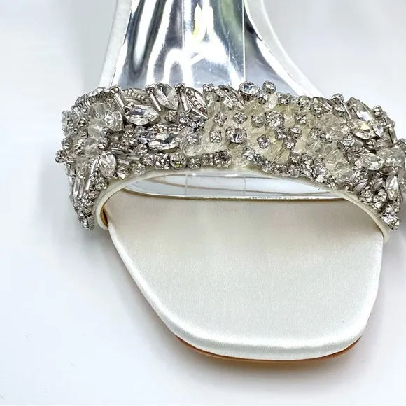 Badgley Mischka Women's Rider Soft White Satin Jewel Embellished Heels Shoes 10