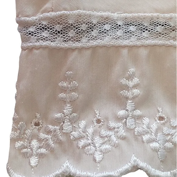 Barbizon Vintage 60s Pale Pink Eyelet‎ Lace Trim A-line Midi Slip Skirt
