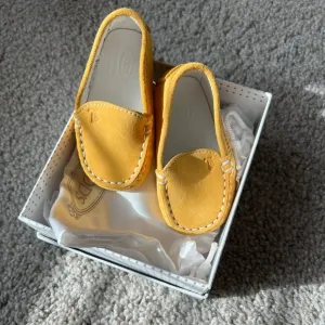 Bay boys &amp; Baby girl Tod’s suede loafers sz 17