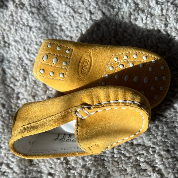 Bay boys &amp; Baby girl Tod’s suede loafers sz 17