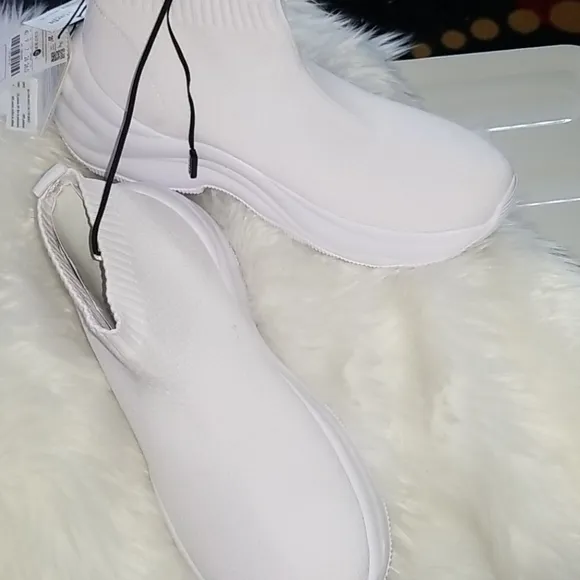 👣BERSHKA Mens All White Sock Sneakers size9