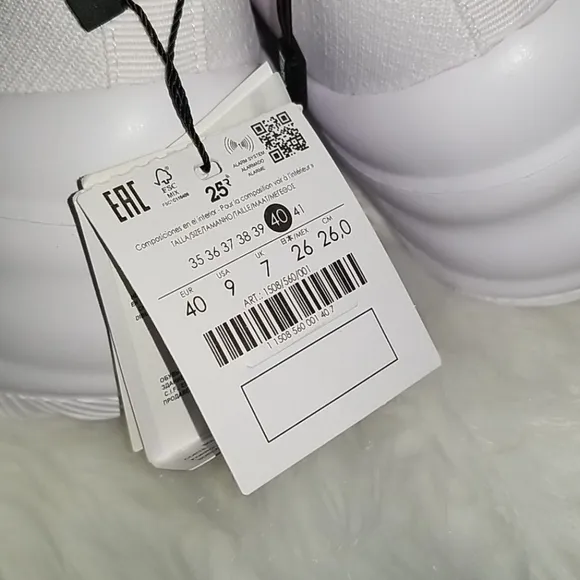 👣BERSHKA Mens All White Sock Sneakers size9