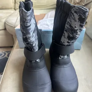 Black Camouflage Winter Boots